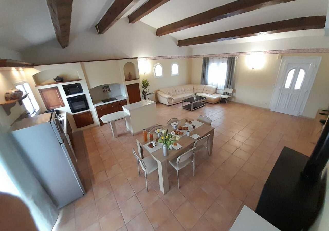 Villa Avec Plage A Pied Et Grande Piscine Сент-Мари-ла-Мер Экстерьер фото