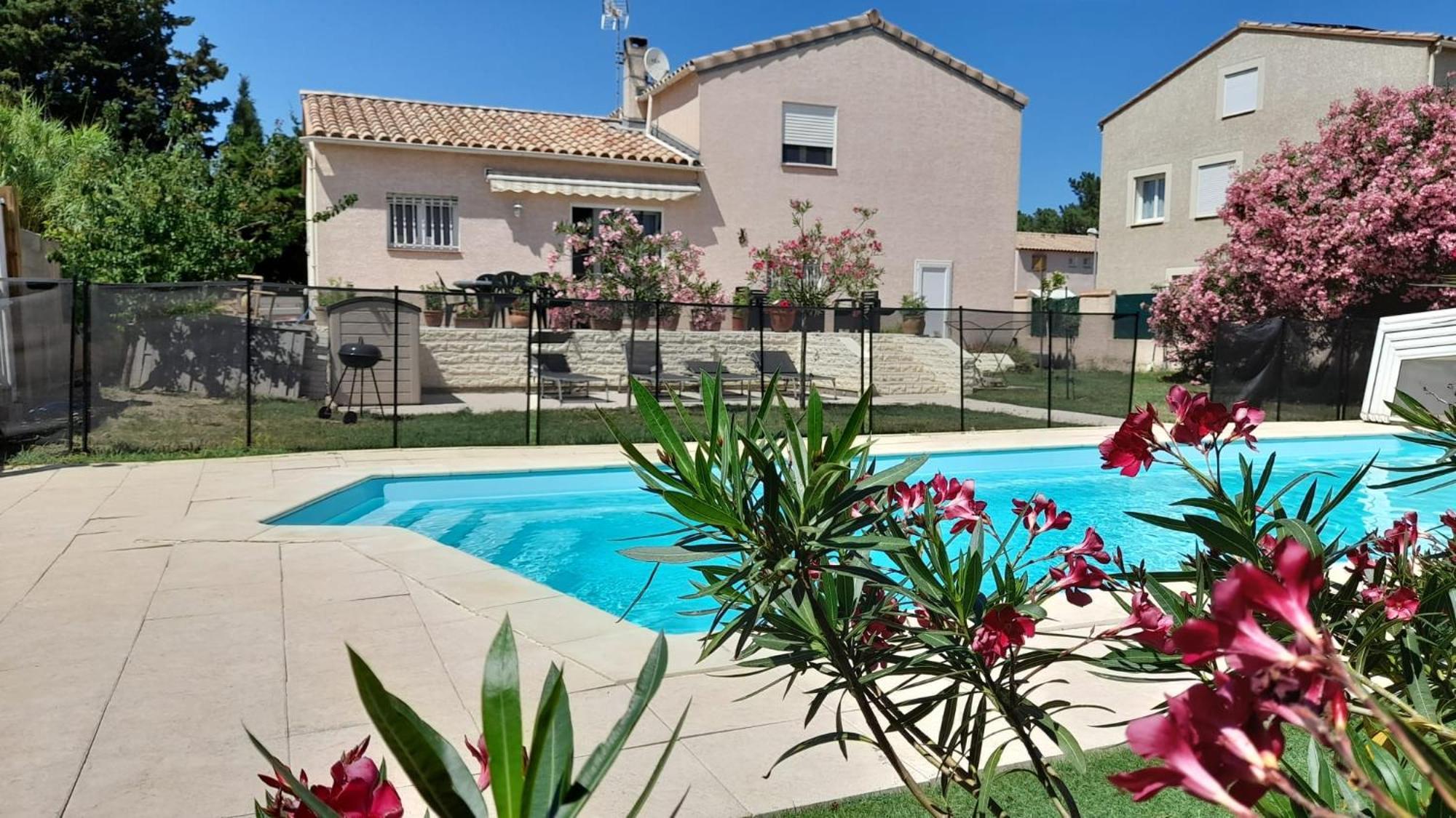 Villa Avec Plage A Pied Et Grande Piscine Сент-Мари-ла-Мер Экстерьер фото