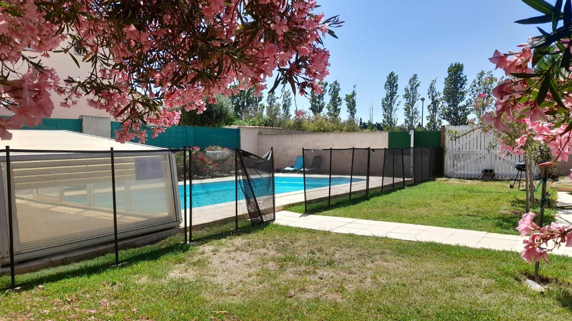 Villa Avec Plage A Pied Et Grande Piscine Сент-Мари-ла-Мер Экстерьер фото