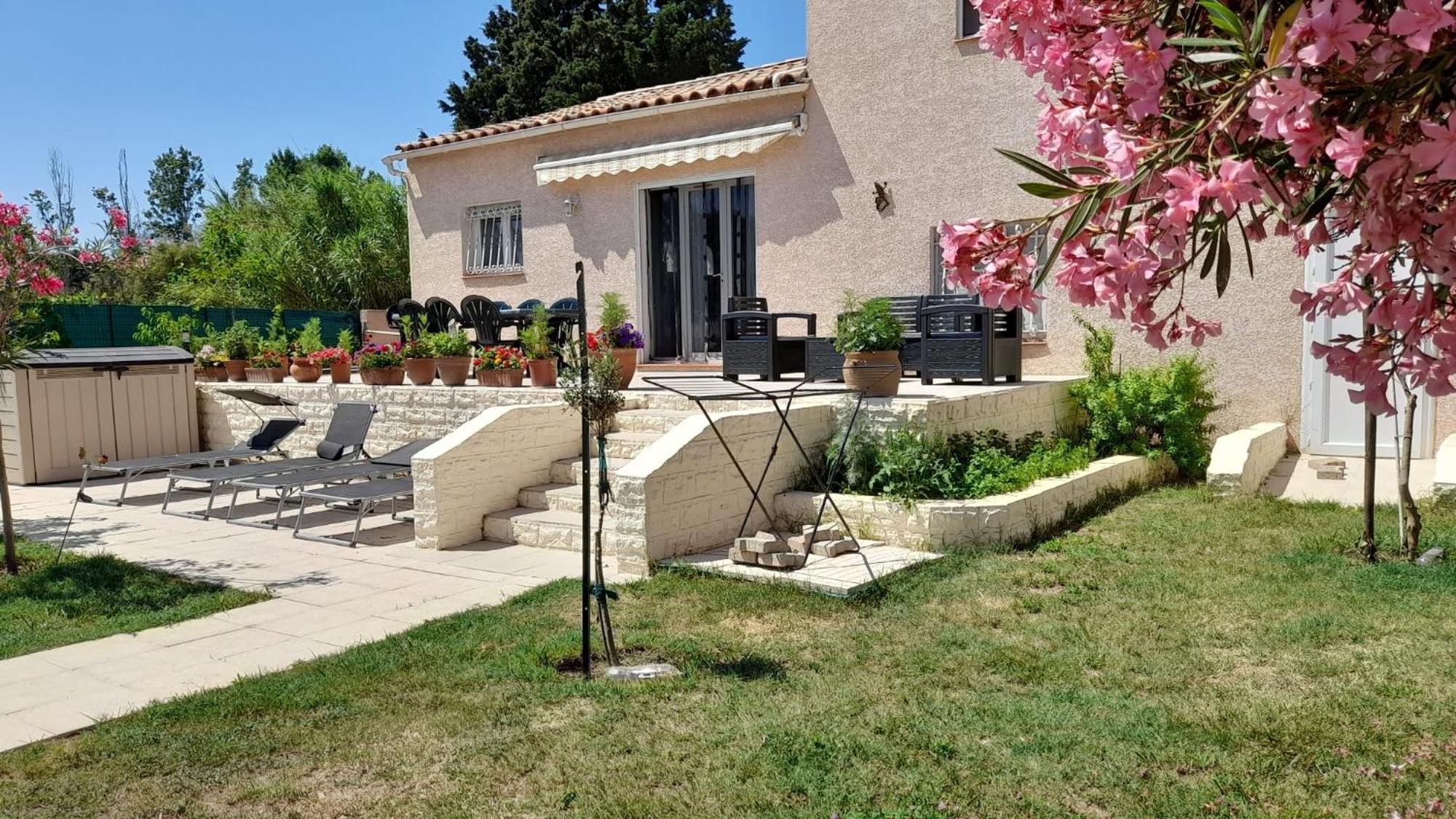 Villa Avec Plage A Pied Et Grande Piscine Сент-Мари-ла-Мер Экстерьер фото
